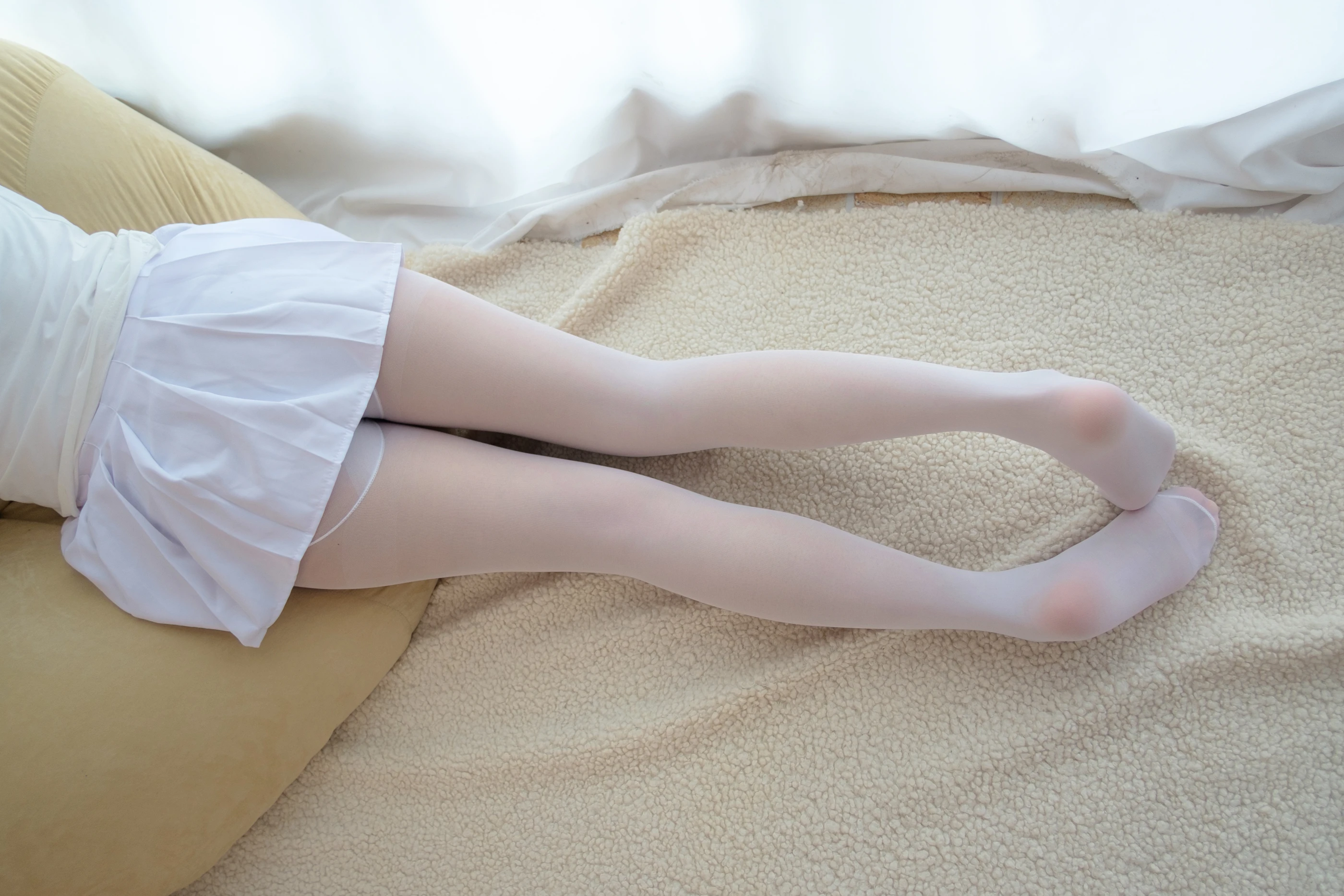 森萝财团 [R15-006] 水嫩嫩的白丝美足 [71P]插图4